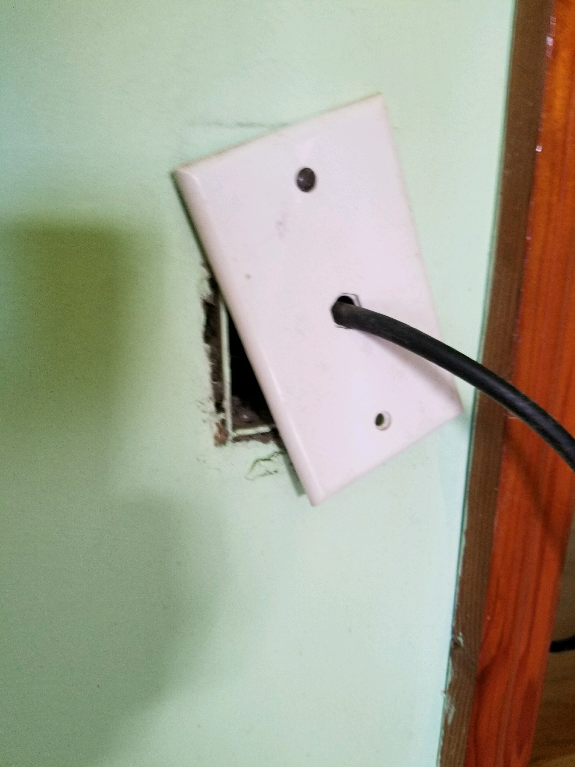 Unsecured Cable Receptical Cover - Barnesville, GA